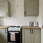 Spacious 2Br, Great Amenities, 16 Min To City